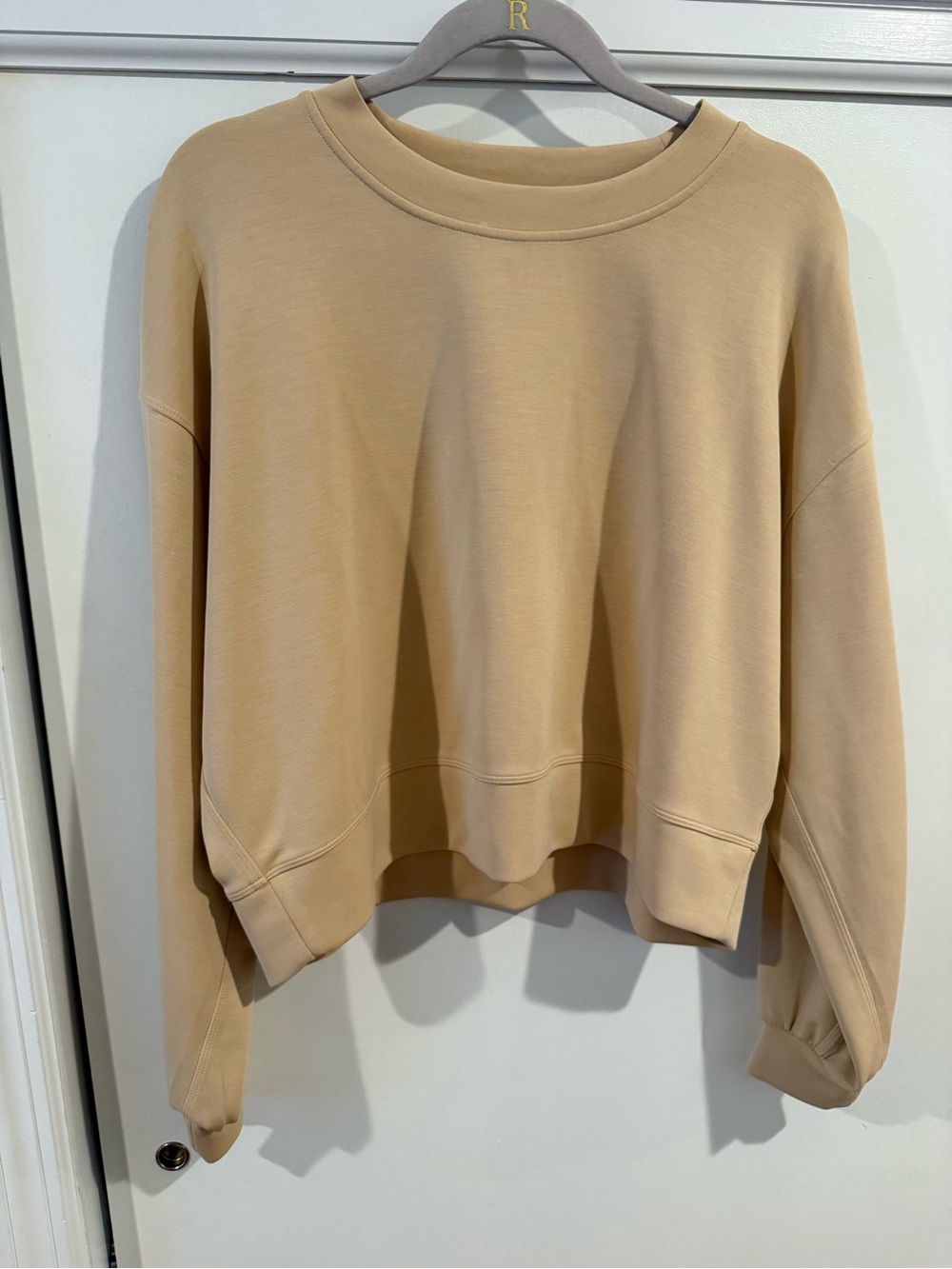 Lululemon Perfectly Oversized Crop Crew Softstreme in Prosecco Sz 8 EUC